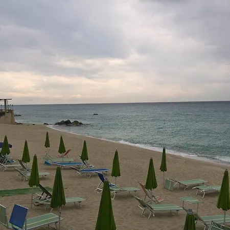 Üdülőközpont Villaggio Athragon 3*